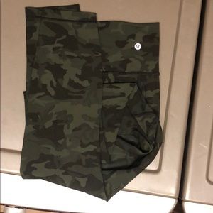 Lululemon wunder under